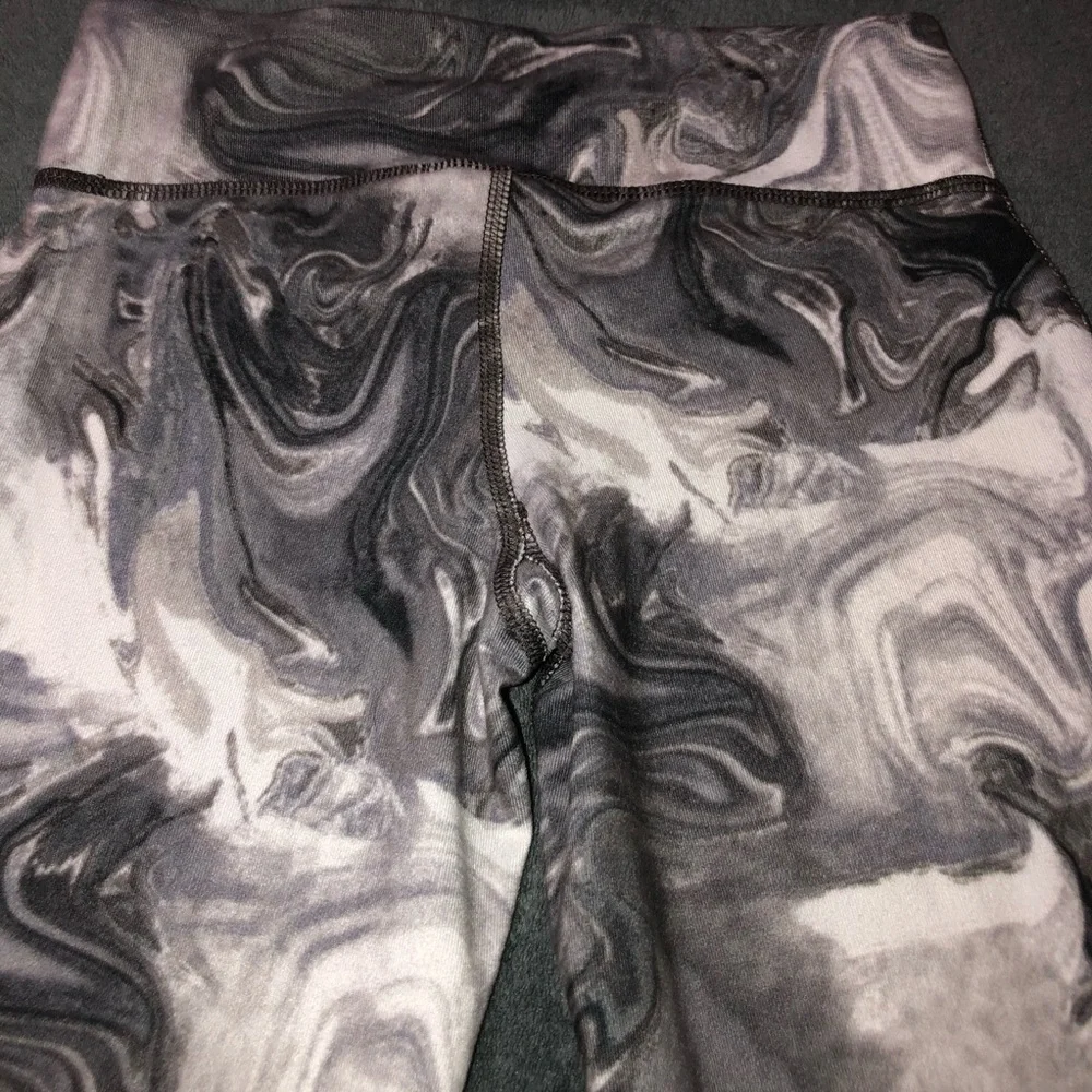 ❗️SOLD❗️C9 Champion•Black & White Marble Design Leggings - Picture 9 of 12